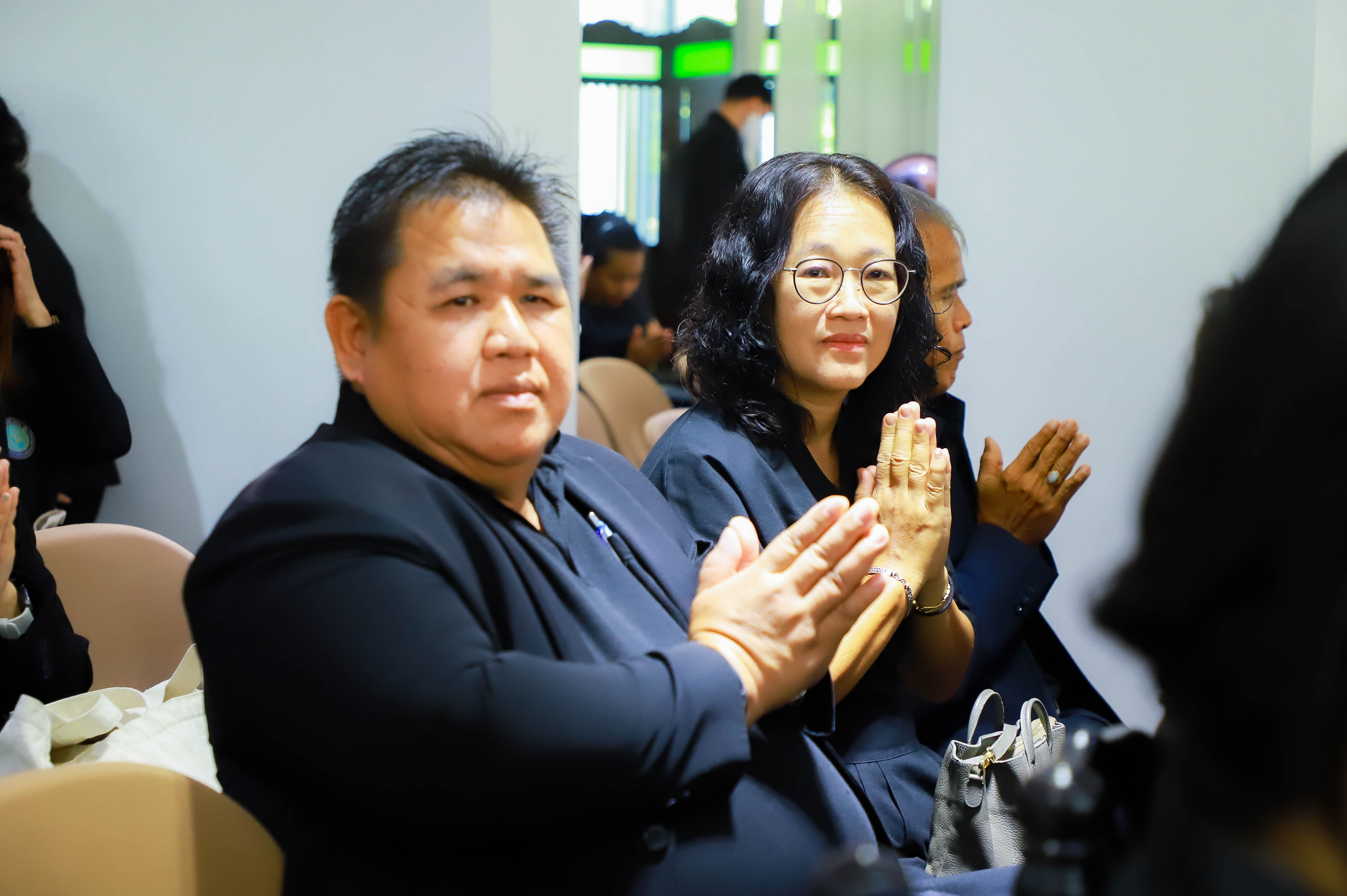 title - ส.ป.ก. เข้าร่วมพิธีเจริญพระพุทธมนต์บำเพ็ญพระราชกุศล ถวายความอาลัยแด่ สมเด็จพระนางเจ้าสิริกิติ์ พระบรมราชินีนาถ พระบรมราชชนนีพันปีหลวง และสมเด็จพระเจ้าลูกเธอ เจ้าฟ้าพัชรกิติยาภา นเรนทิราเทพยวดี กรมหลวงราชสาริณีสิริพัชร มหาวัชรราชธิดา